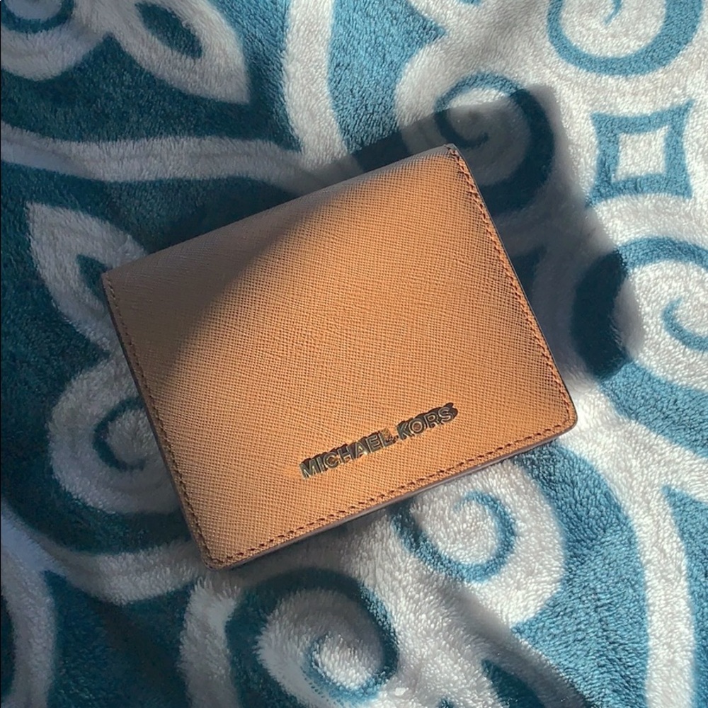 Michael kors wallet chestnut 🌰 color